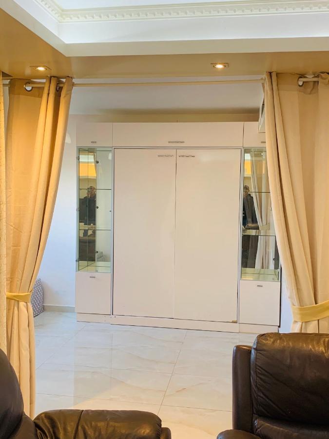 Royal Beach Front Apartments Netanya Extérieur photo