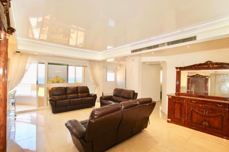 Royal Beach Front Apartments Netanya Extérieur photo